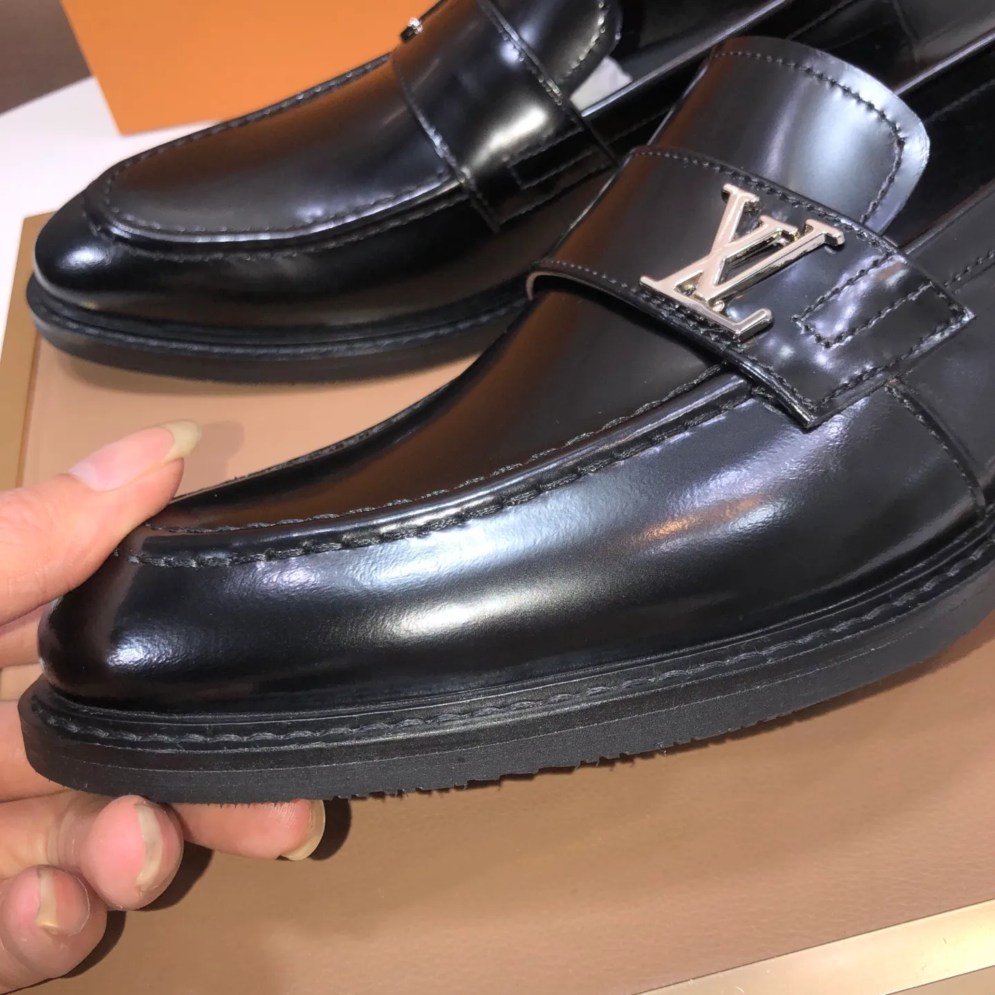 Men's shoes💰460💰【LOUIS VUITTON】(sheepskin lining) new cowhide LV formal shoes🎩🎩❗️🆘made one to one at the counter🎩original quality, imported cowhide upper➕full sheepskin lining➕original rubber outsole, {high quality visible}👣Size: 38-45 (45 custom-made)